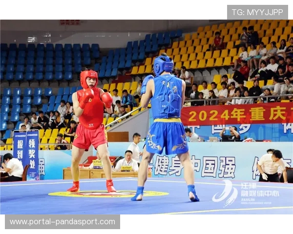 决赛时刻：郭朴完成高难度旋转动作后裁判亮出高分