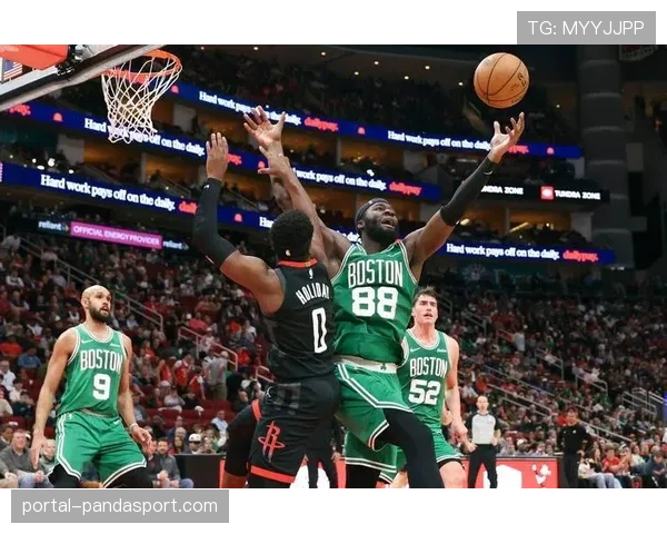 残阵绿军团队篮球显威，怀特28分普理查德27分击溃火箭